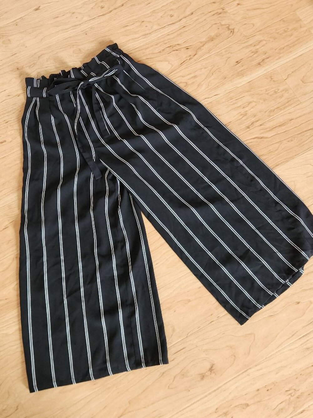 Sienna Sky black and white striped cropped tie-waist culotte trousers size S